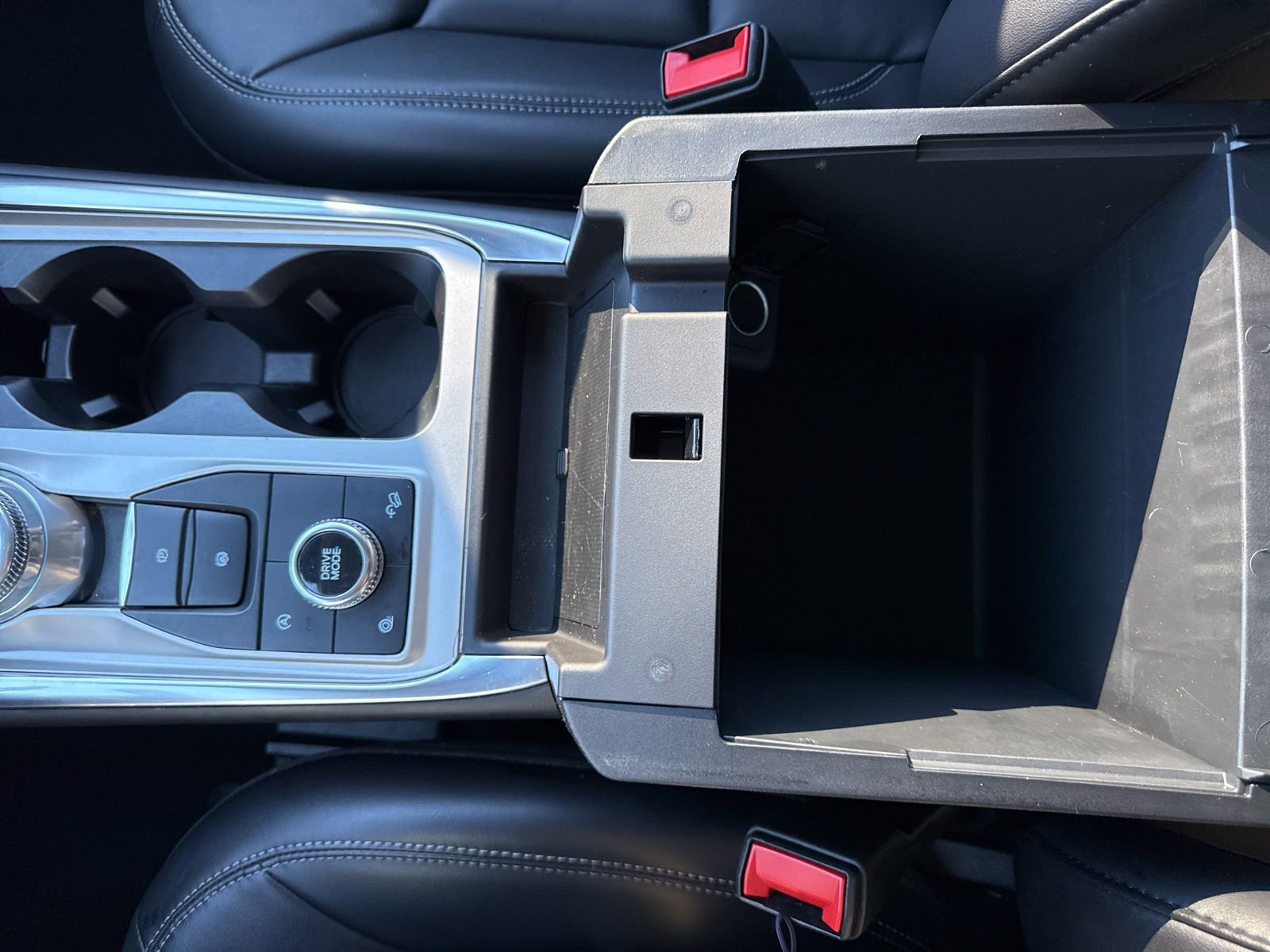 Used 2023 Ford Explorer XLT w/ Equipment Group 202A image 28