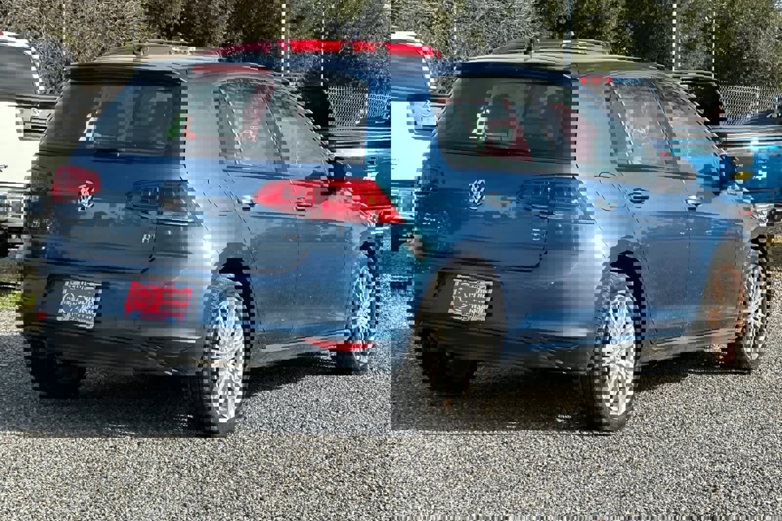 Used 2015 Volkswagen Golf TDI SE image 3