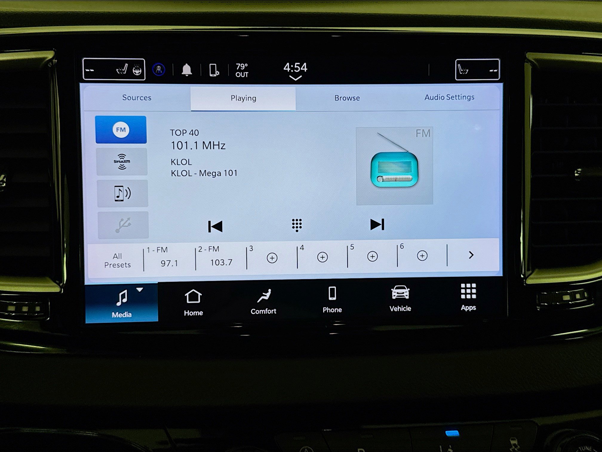 Used 2024 Chrysler Pacifica Touring-L FWD image 17