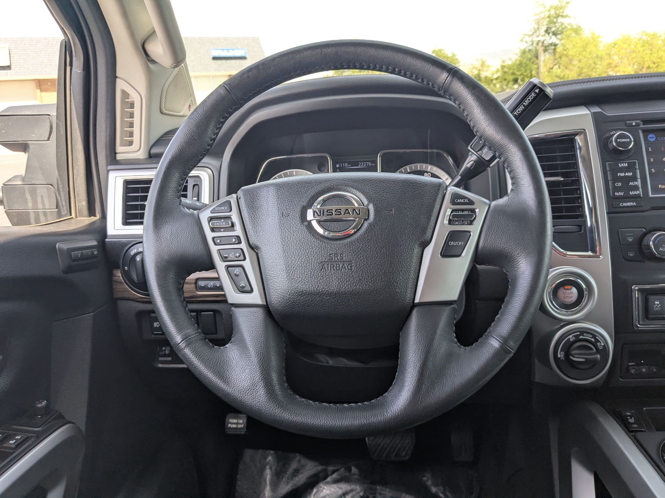 Used 2017 Nissan Titan SL AWD/4WD image 19