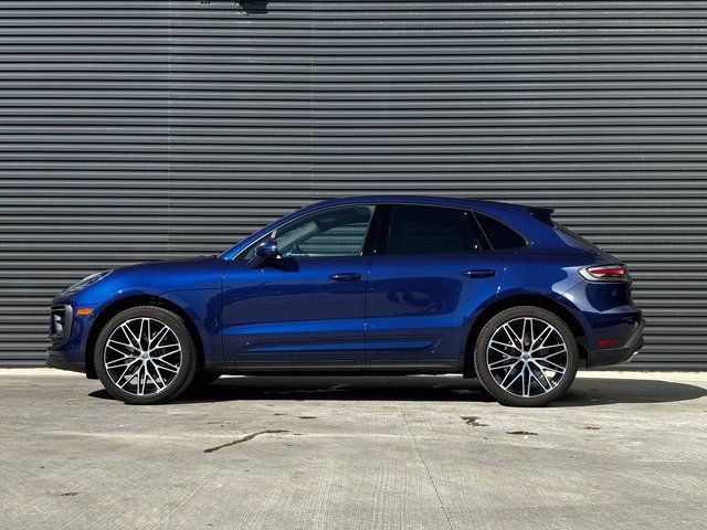 Used 2025 Porsche Macan AWD/4WD image 2