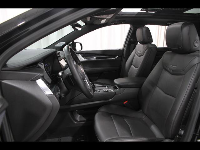 Used 2025 Cadillac XT5 Premium Luxury w/ Technology Package AWD/4WD image 5