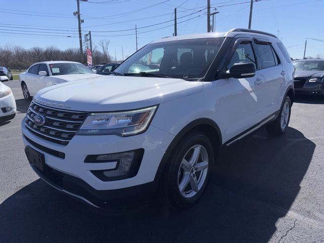 Used 2017 Ford Explorer XLT w/ Equipment Group 201A image 3
