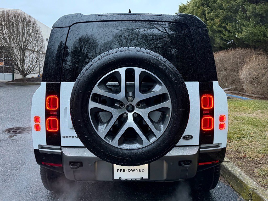 Used 2023 Land Rover Defender 110 X-Dynamic SE image 4