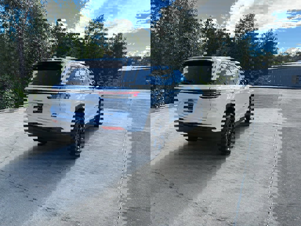 New 2025 Jeep Grand Cherokee Limited w/ Black Appearance Package image 7