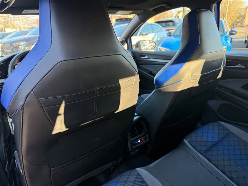 Used 2025 Volkswagen Golf R Black Edition image 39