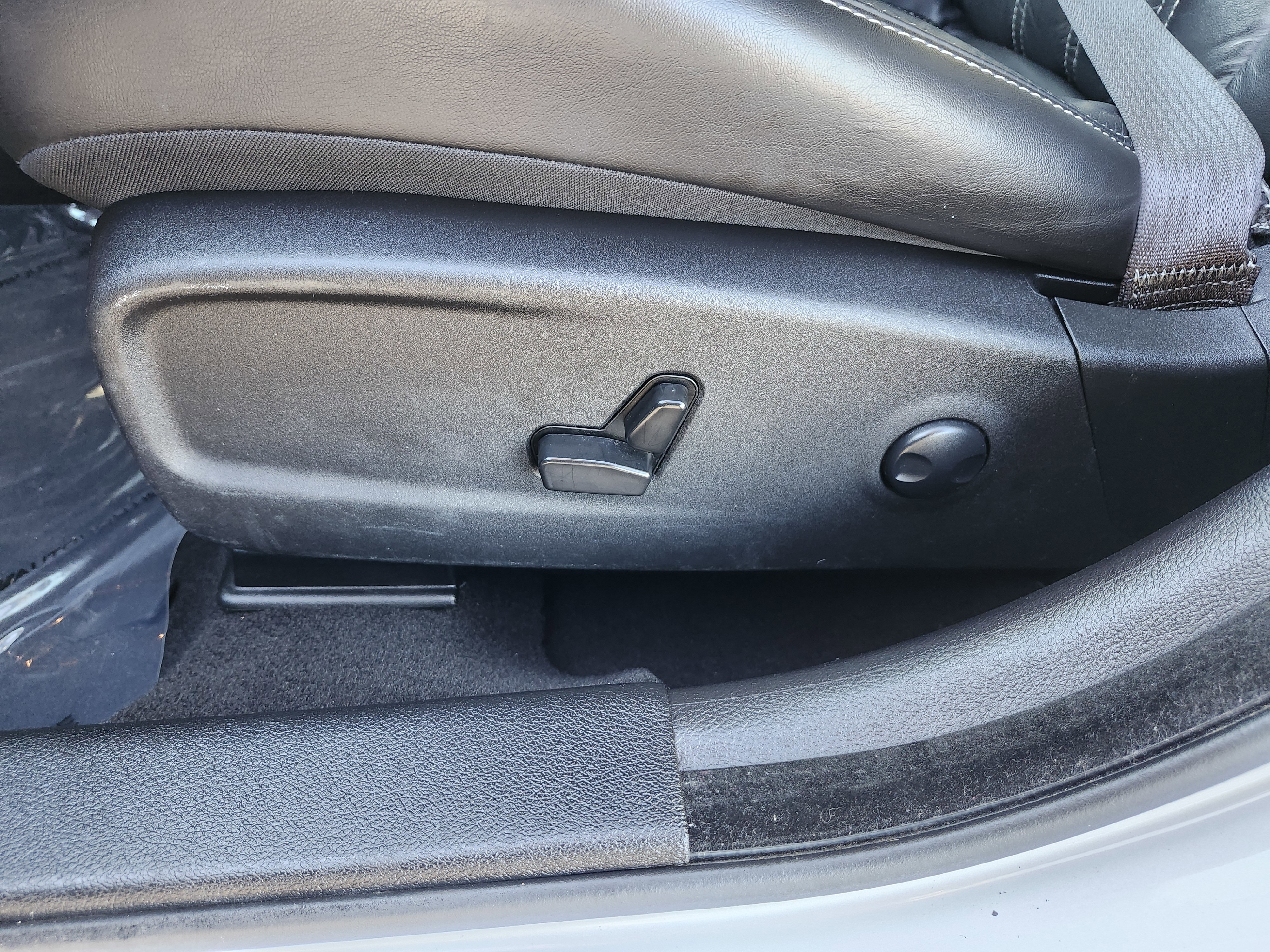 Used 2023 Chrysler 300 S image 28