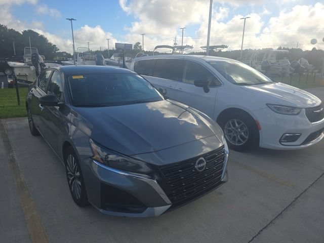 Used 2025 Nissan Altima 2.5 SV FWD video 1