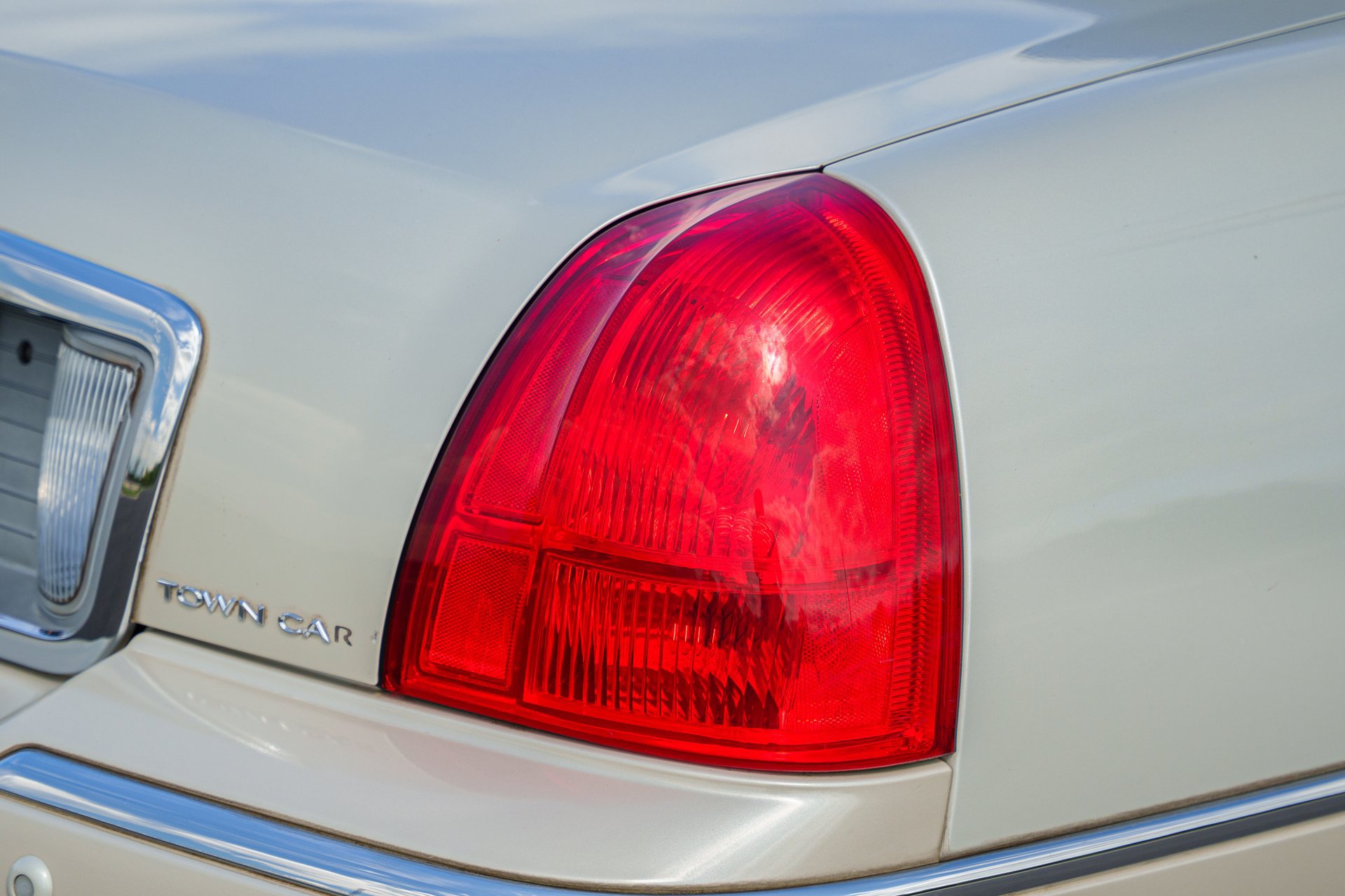 Used 2004 Lincoln Town Car Ultimate RWD image 27