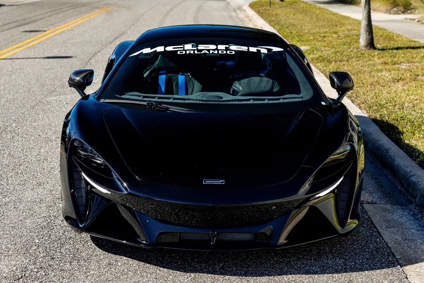 Used 2023 McLaren Artura RWD image 27