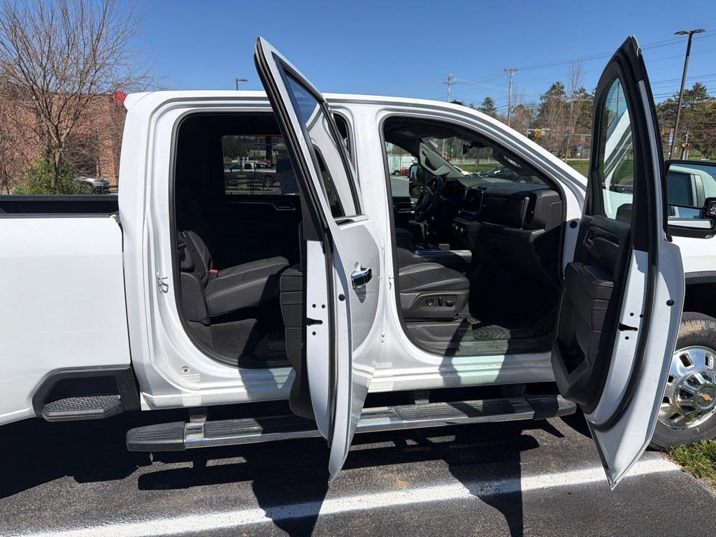 Used 2024 Chevrolet Silverado 3500 LTZ w/ LTZ Convenience Package AWD/4WD image 11