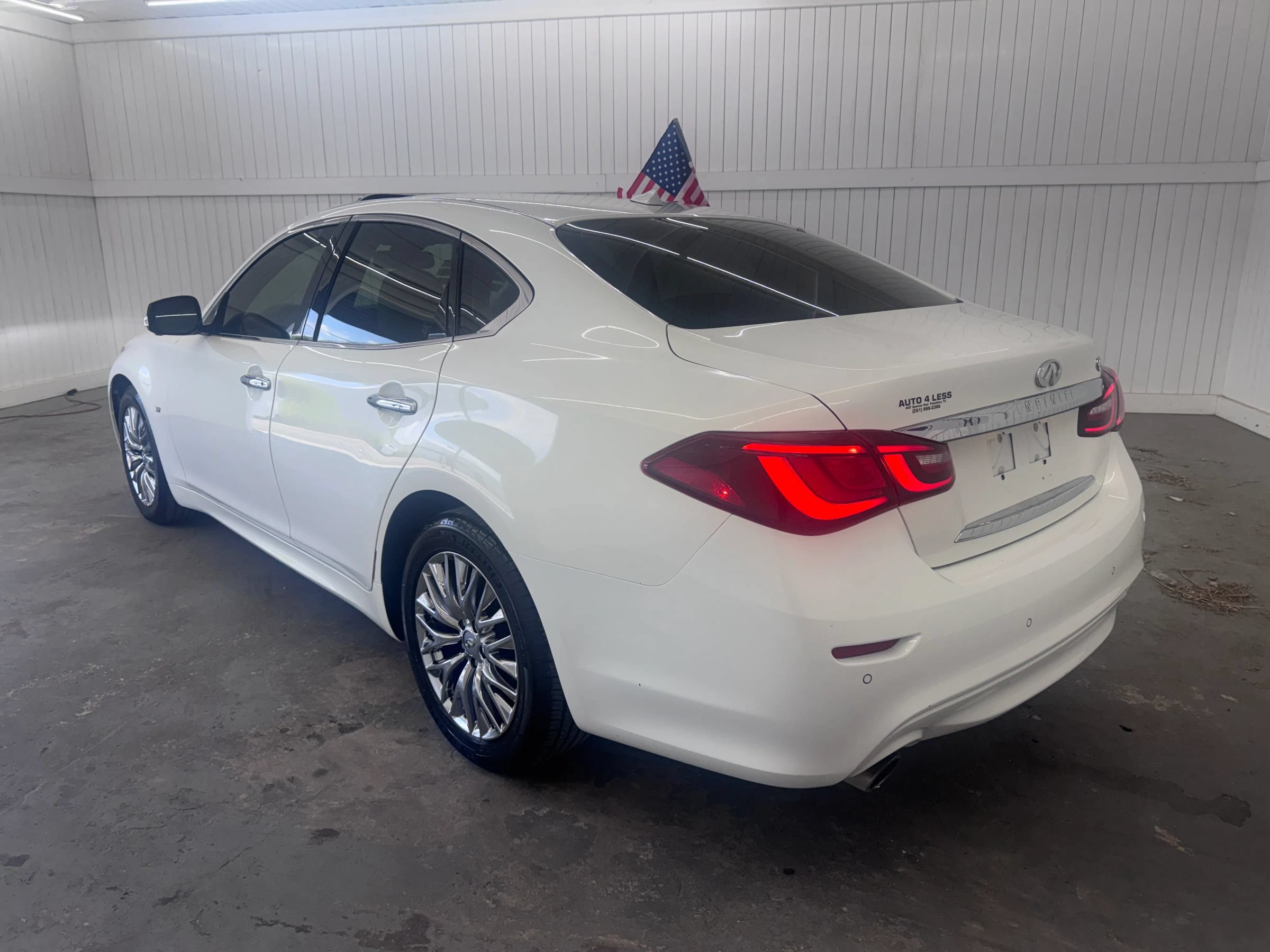 Used 2015 INFINITI Q70 3.7 RWD image 7