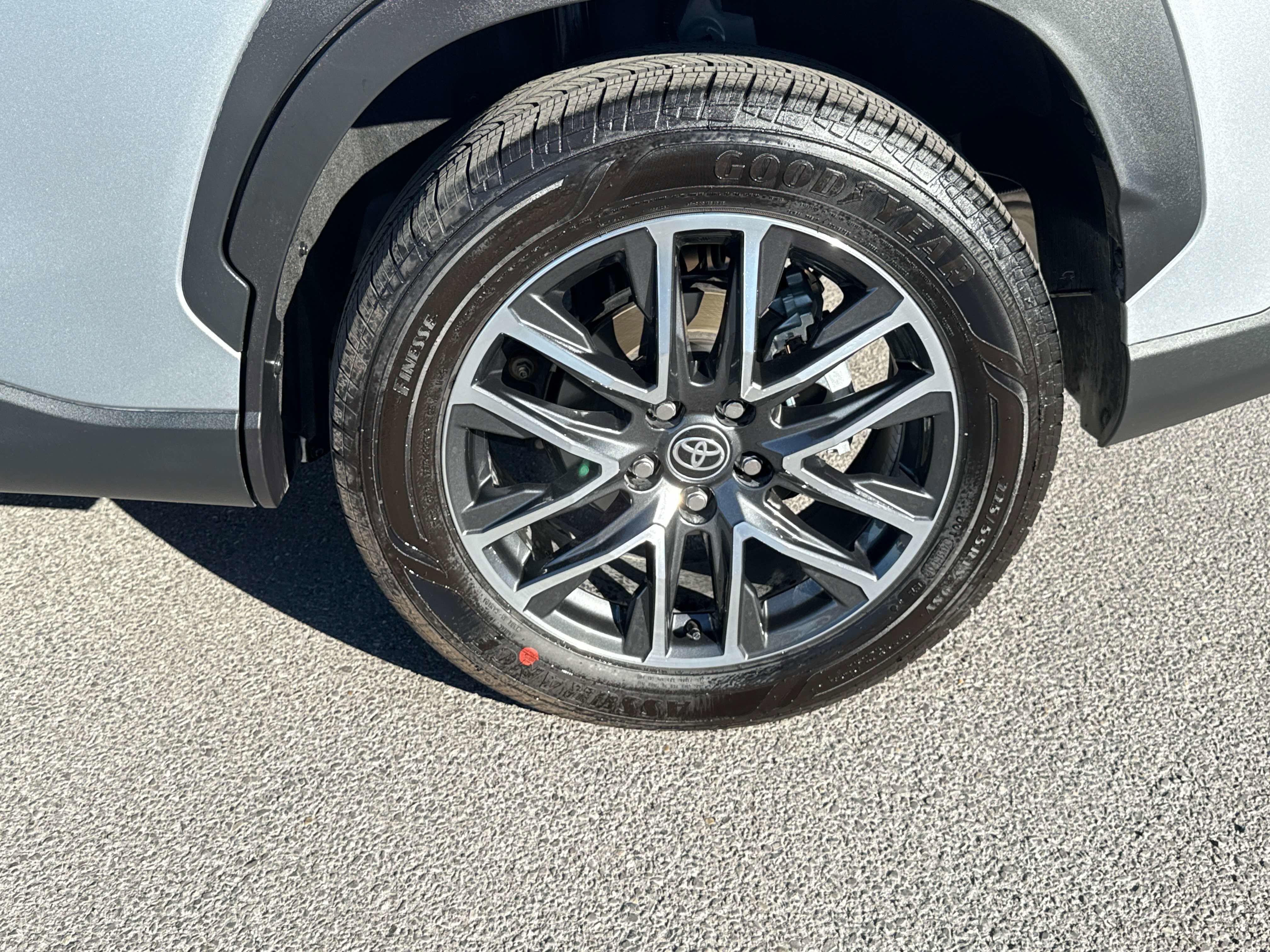 Used 2026 Toyota Corolla Cross XLE w/ Convenience Package image 7