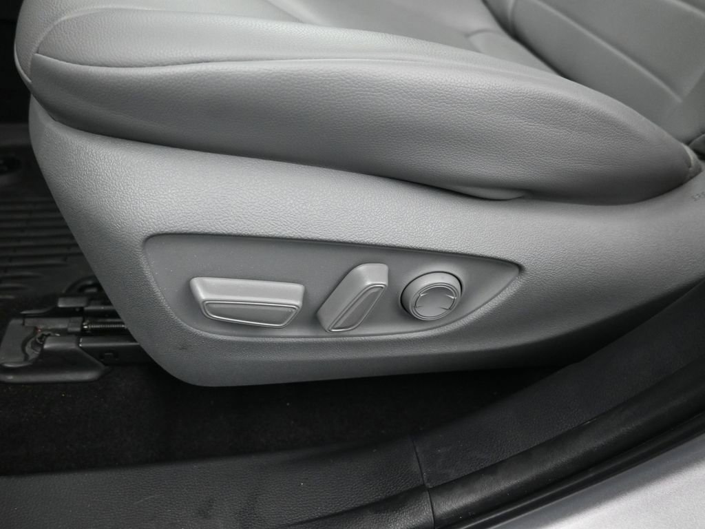 Used 2023 Toyota Highlander XLE image 27