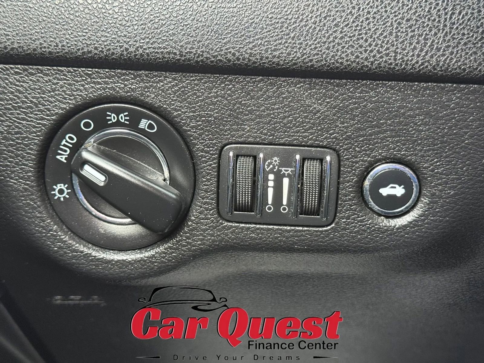 Used 2021 Chrysler 300 Touring w/ Sport Appearance Package RWD image 18