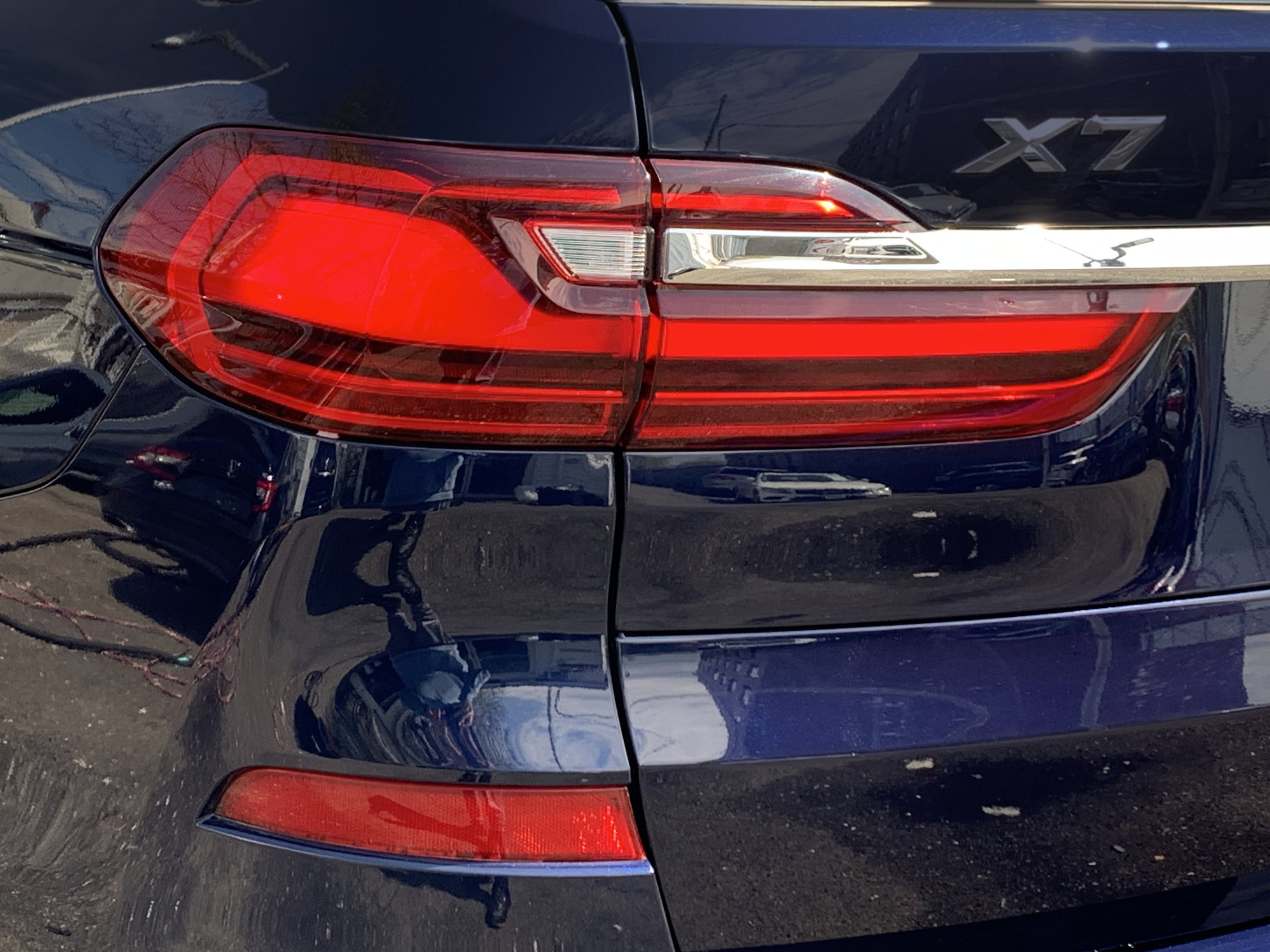 Used 2022 BMW X7 xDrive40i w/ M Sport Package image 19