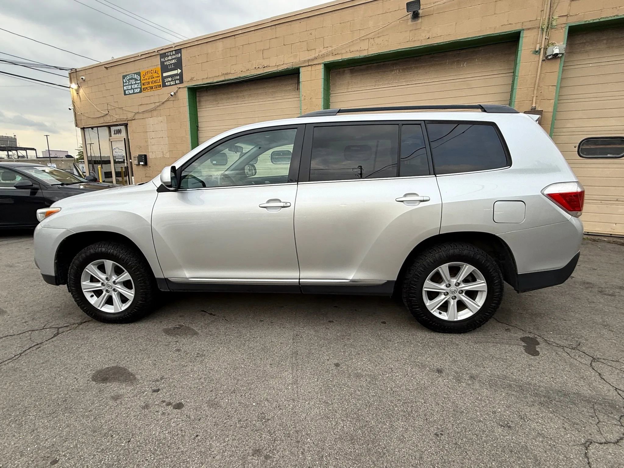Used 2013 Toyota Highlander SE image 9