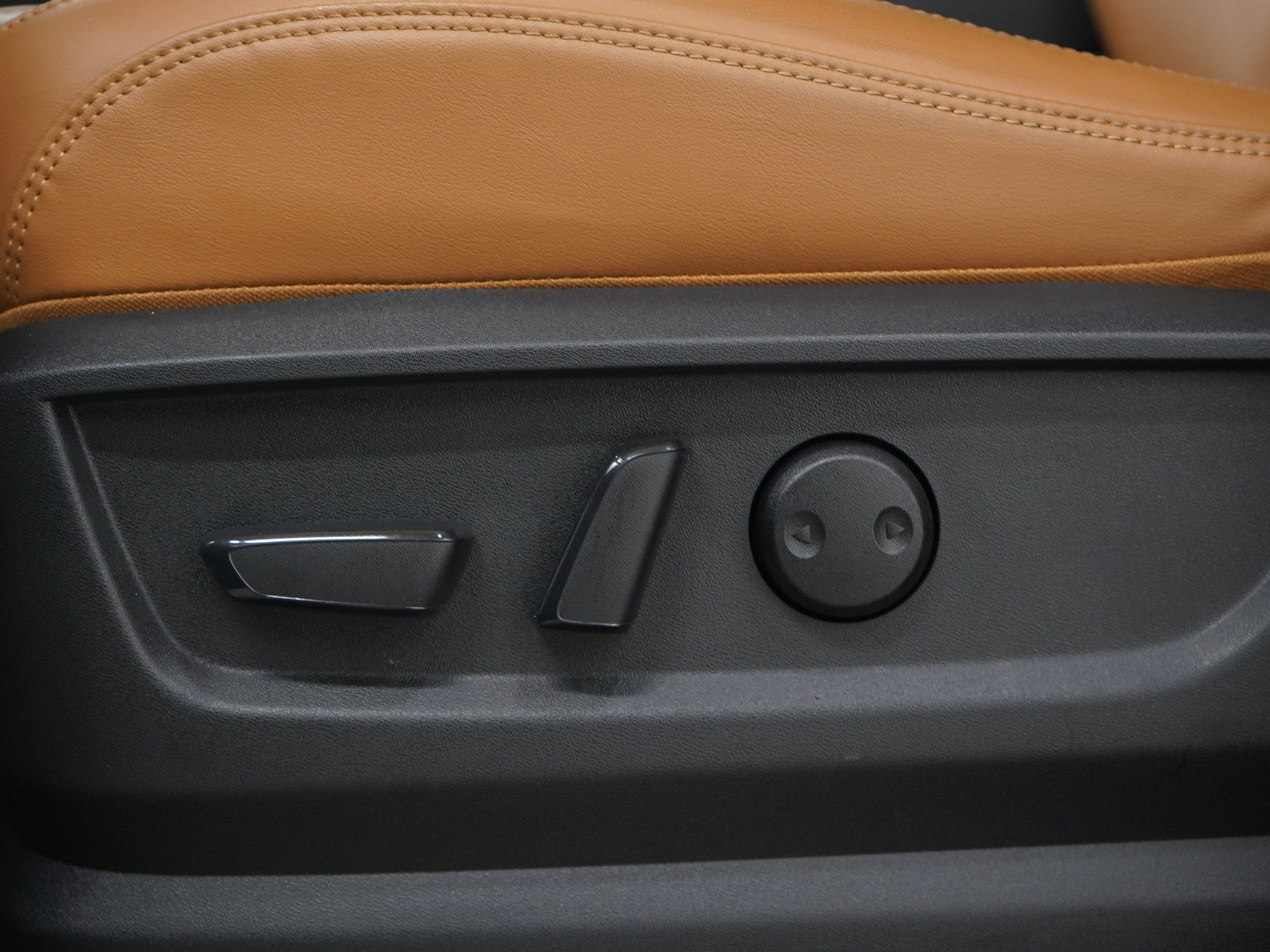 Certified 2025 Nissan Armada SL AWD/4WD image 31