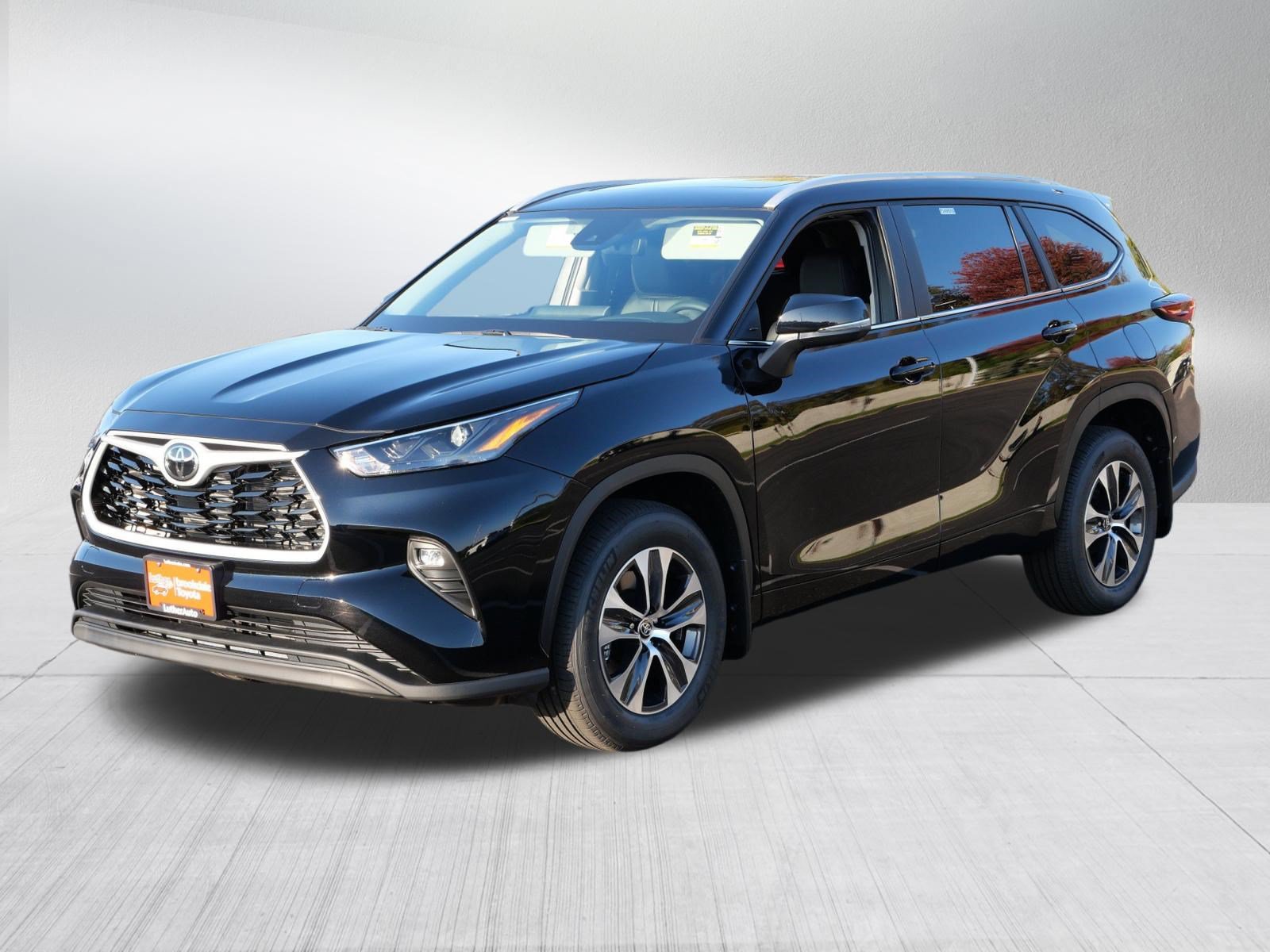 Certified 2026 Toyota Highlander XLE AWD/4WD image 3