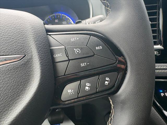 Certified 2025 Chrysler Pacifica Limited FWD image 21