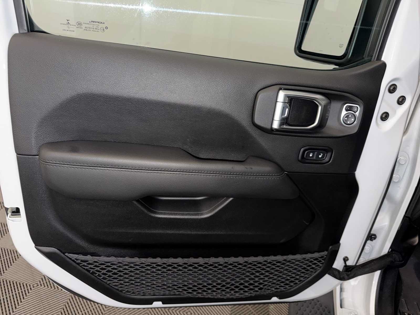 Used 2021 Jeep Wrangler Unlimited Sahara AWD/4WD image 11