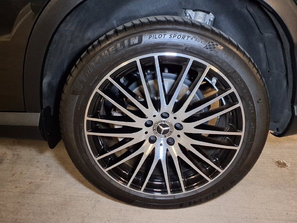 Used 2025 Mercedes-Benz GLC 300 4MATIC image 18