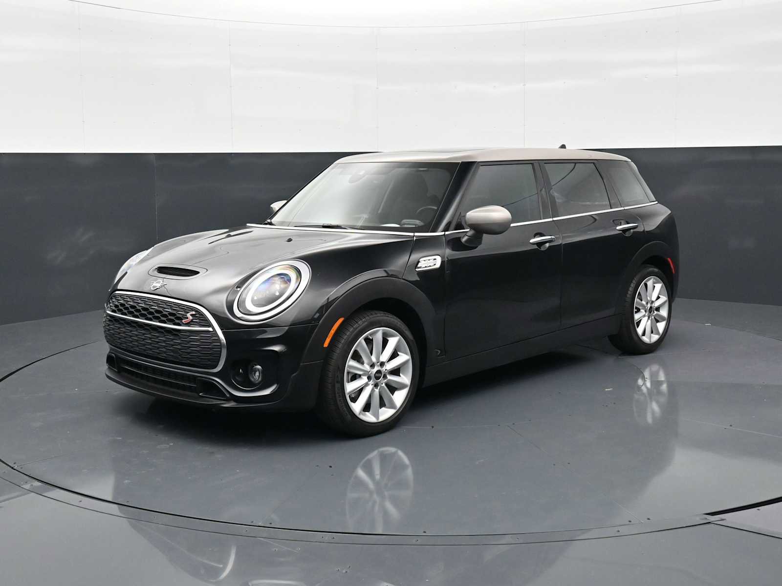 Used 2024 MINI Cooper Clubman S FWD image 1