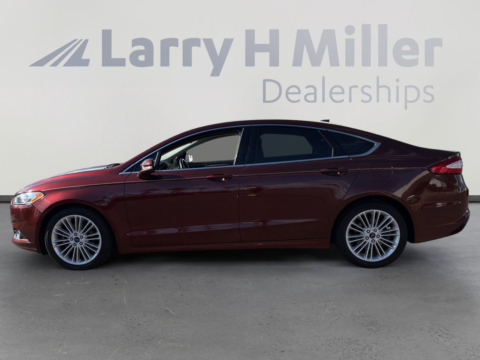 Used 2015 Ford Fusion SE w/ Equipment Group 202A image 2