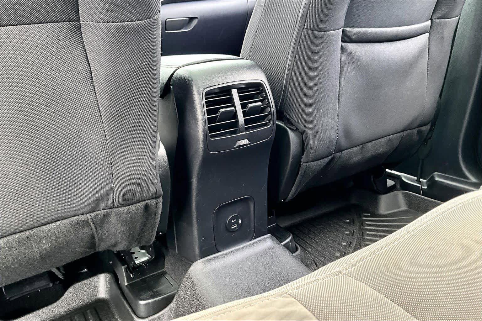 Used 2022 Ford Escape SE w/ SE Sport Appearance Package AWD/4WD image 33