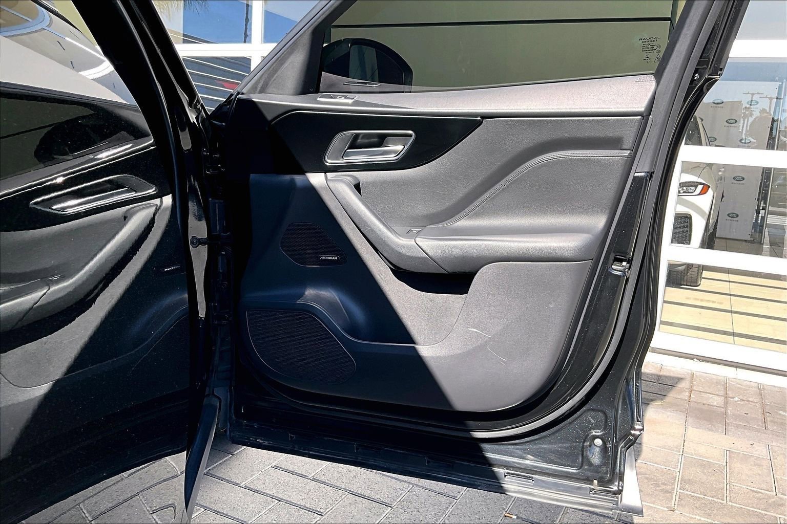 Used 2018 Jaguar F-PACE Premium image 24