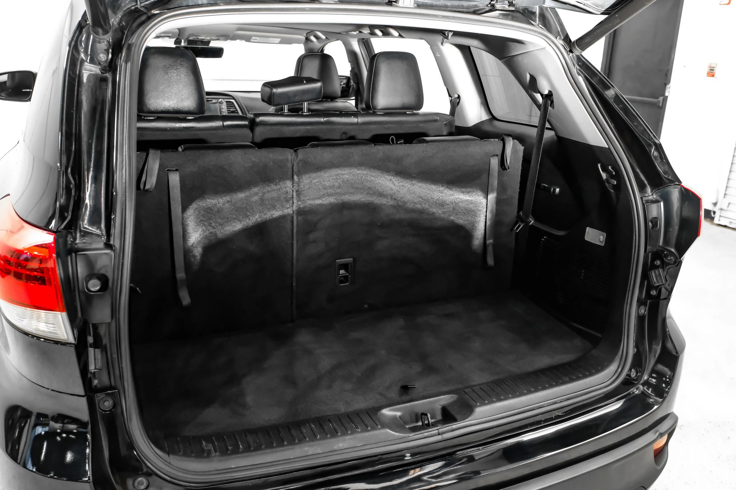 Used 2019 Toyota Highlander XLE FWD image 52
