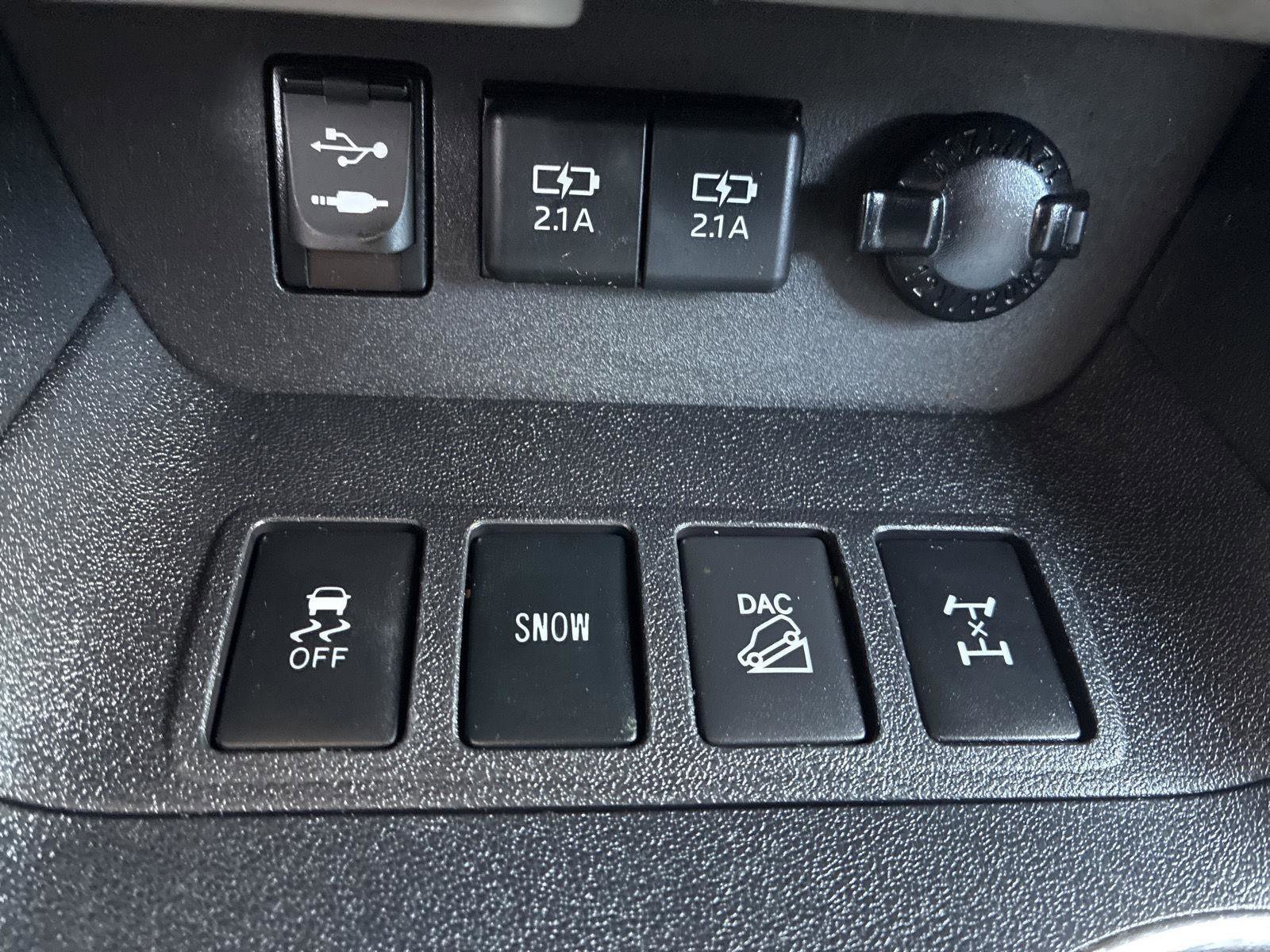 Used 2019 Toyota Highlander XLE AWD/4WD image 33
