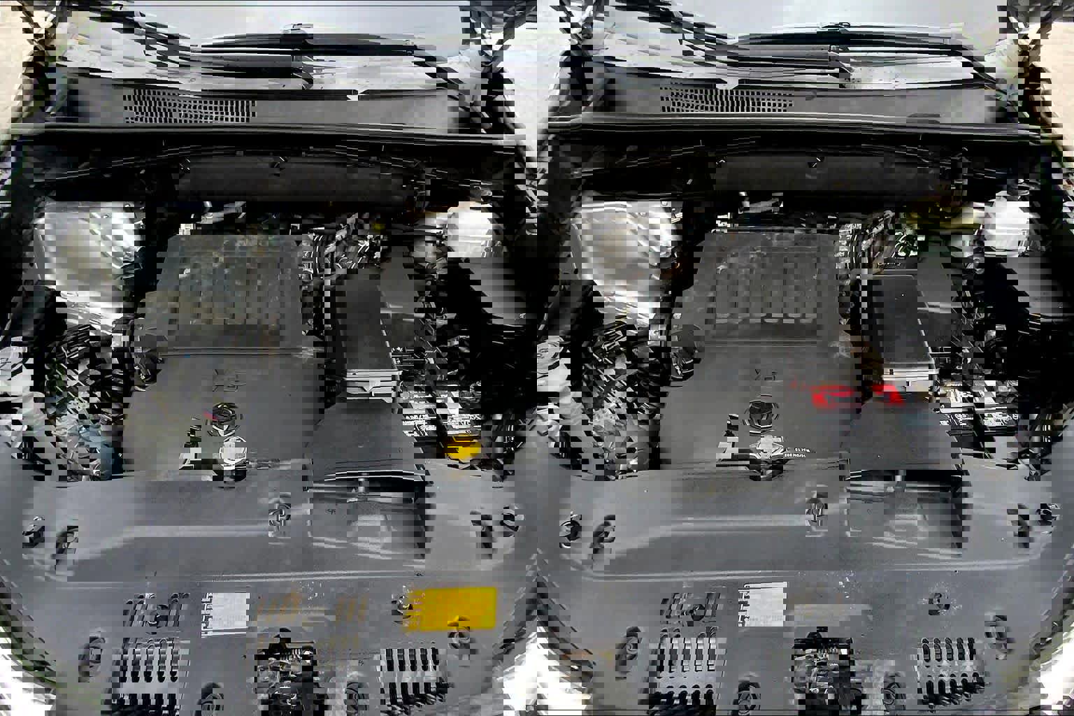 Used 2014 Toyota Highlander Limited AWD/4WD image 31