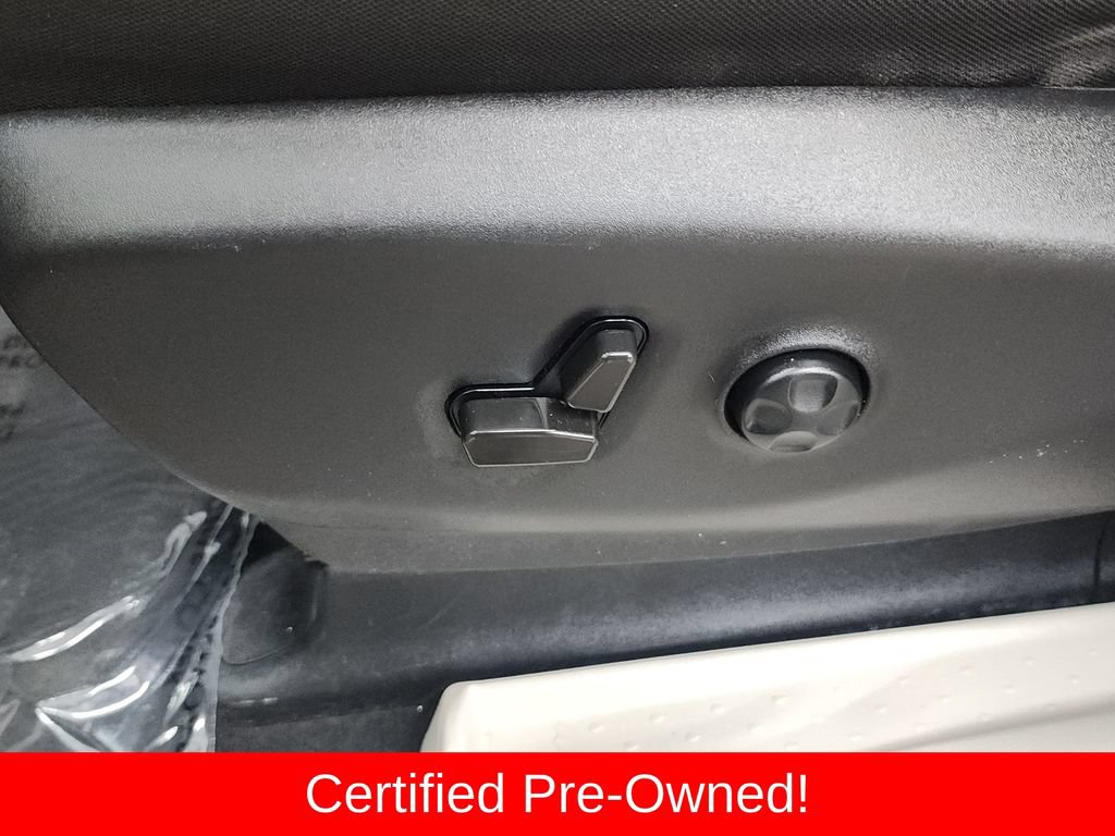 Certified 2022 Chrysler Voyager LX FWD image 13