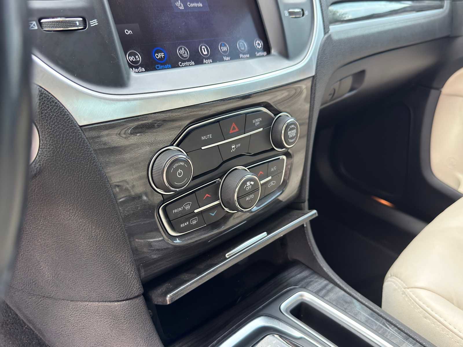 Used 2020 Chrysler 300 Touring L w/ Quick Order Package 2EF RWD image 12