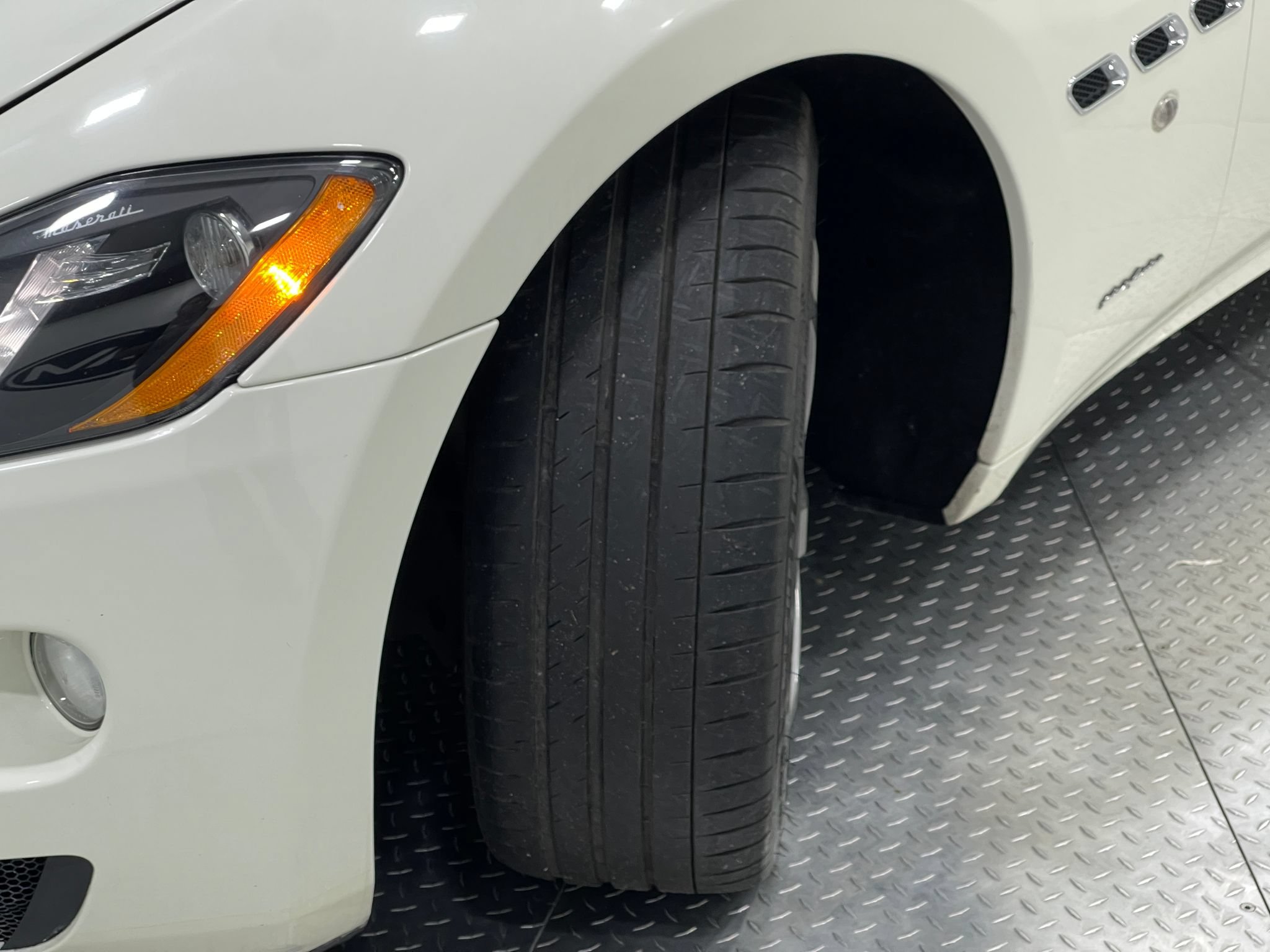 Used 2017 Maserati GranTurismo Convertible RWD image 32