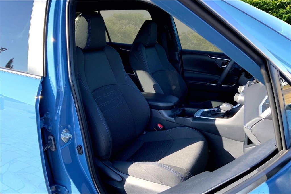 Used 2022 Toyota RAV4 SE image 28