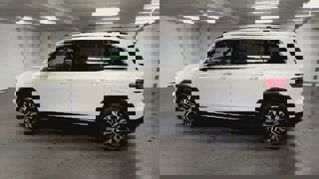 Used 2024 Mercedes-Benz GLB 250 4MATIC image 5