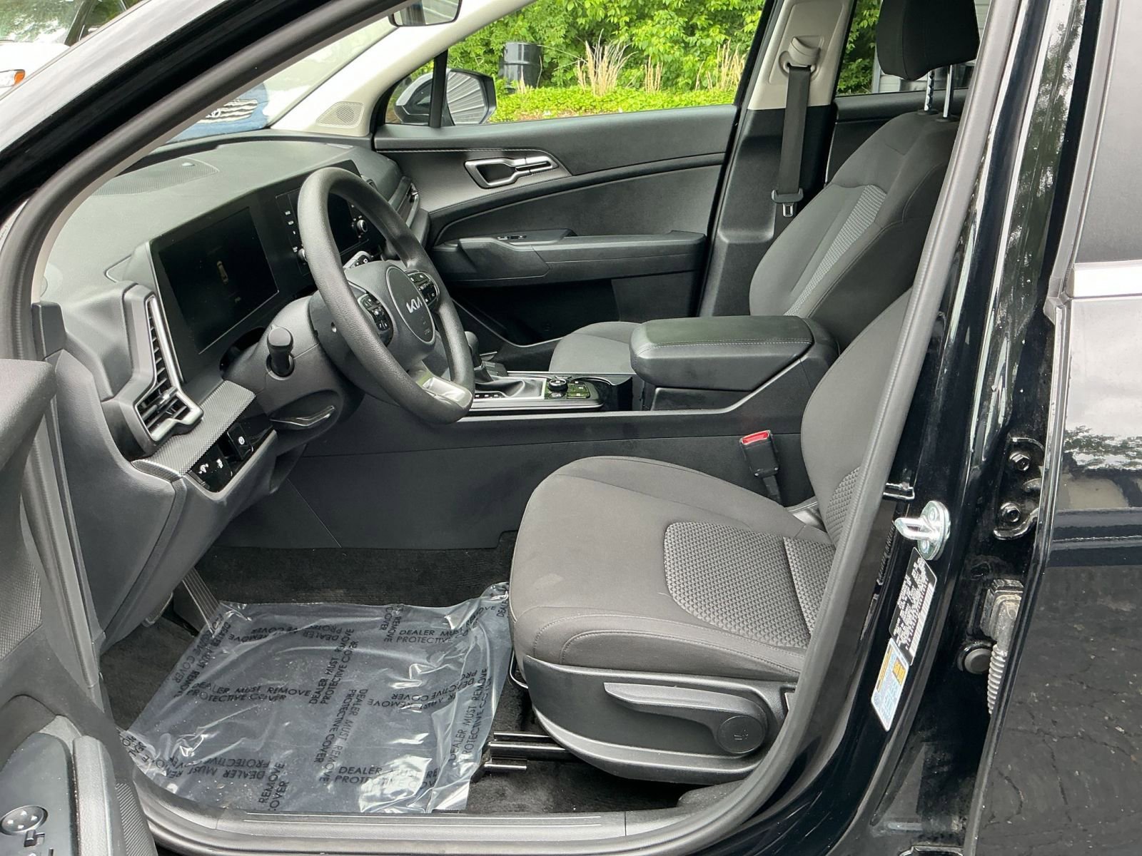 Used 2025 Kia Sportage LX FWD image 22