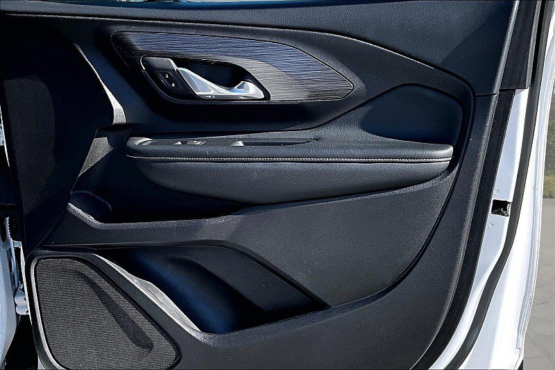 Used 2024 GMC Terrain SLE image 33