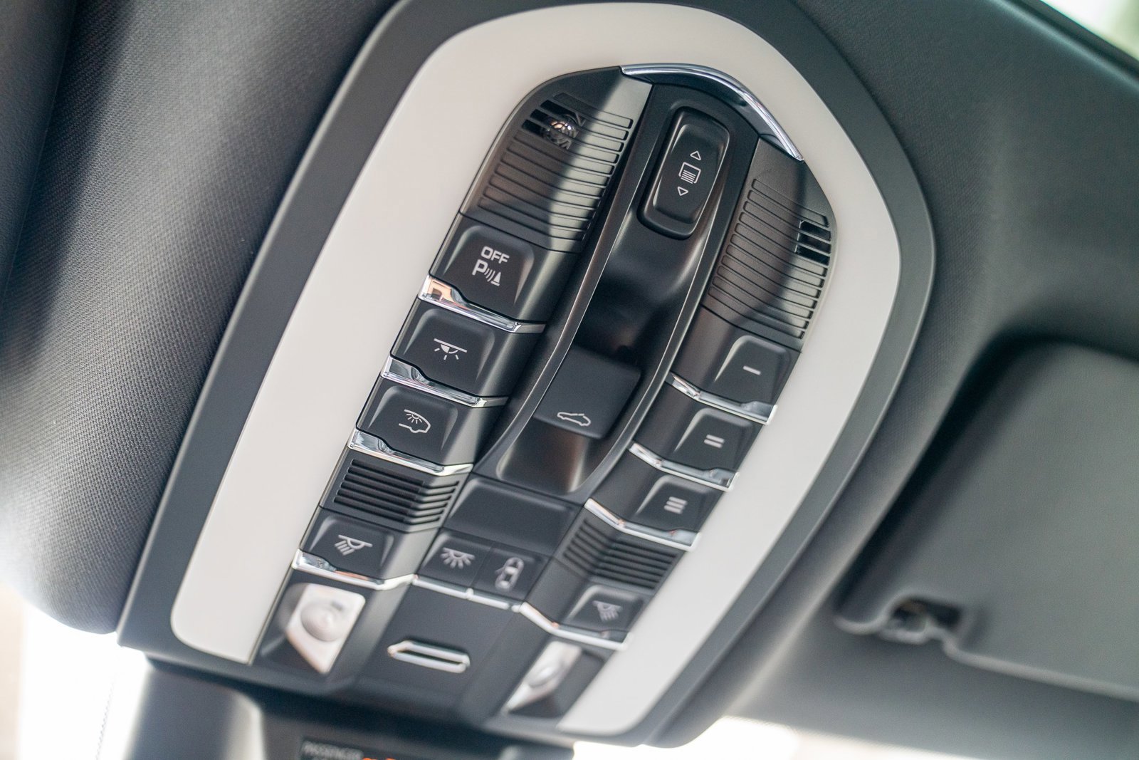 Certified 2025 Porsche Macan image 19