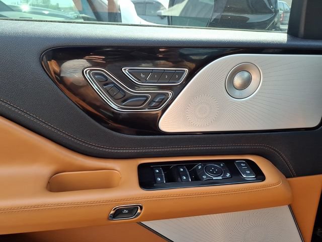 Used 2025 Lincoln Aviator Black Label AWD/4WD image 15