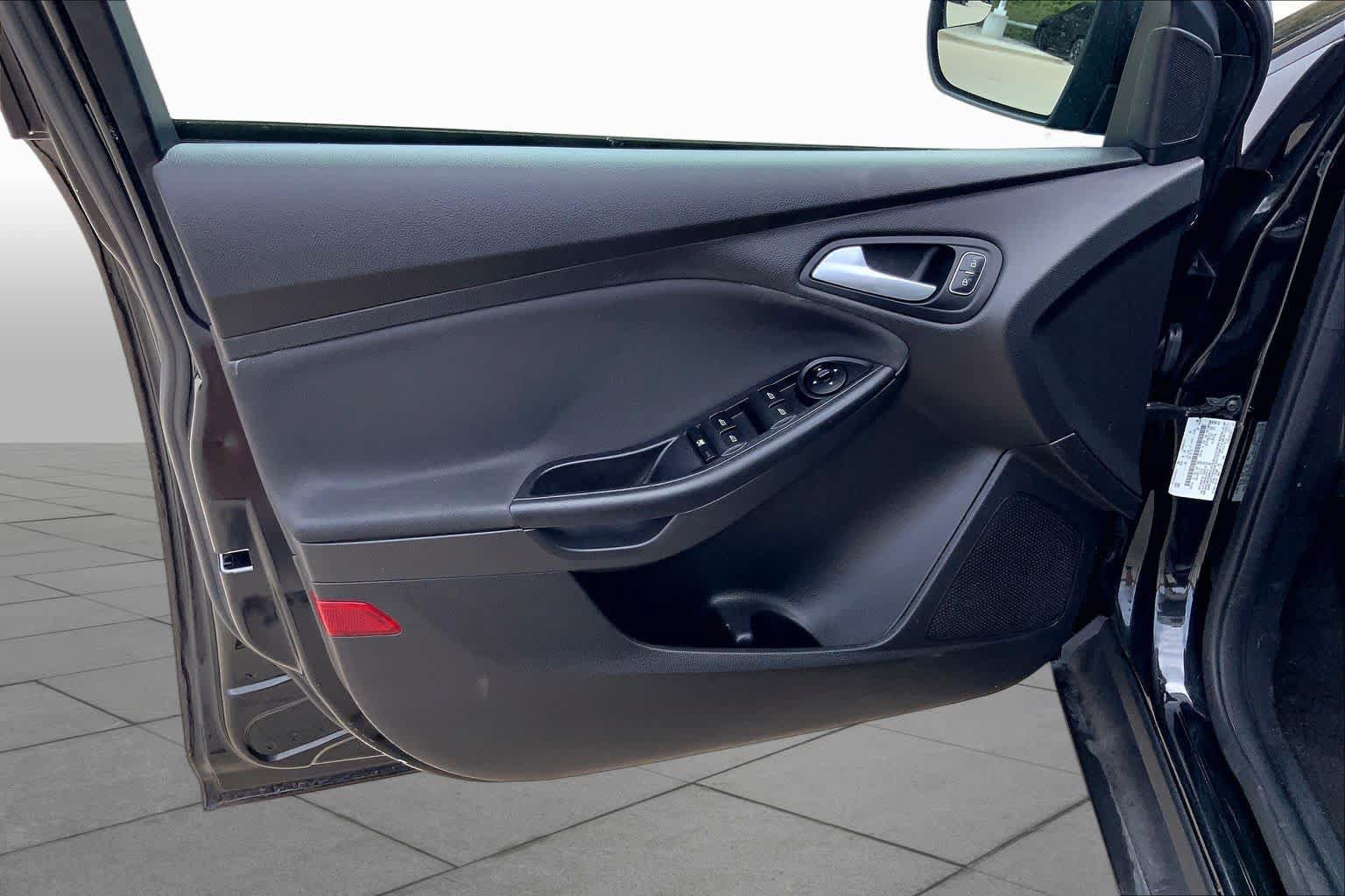 Used 2015 Ford Focus SE FWD image 22