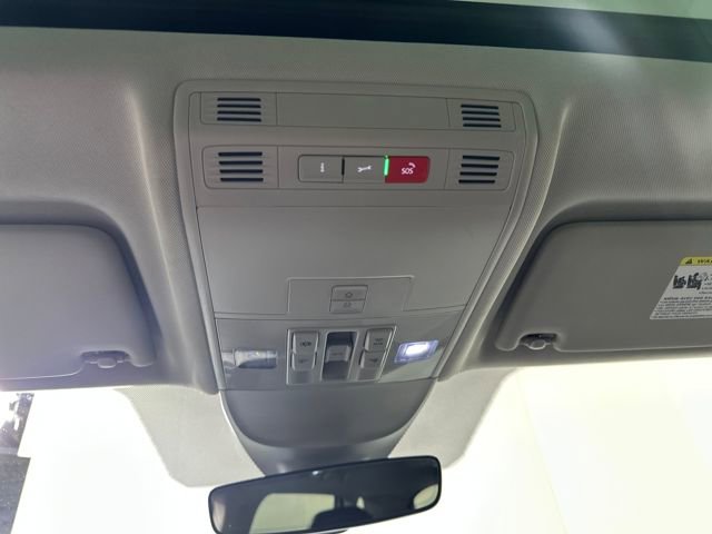 Used 2024 Volkswagen Taos SE image 25