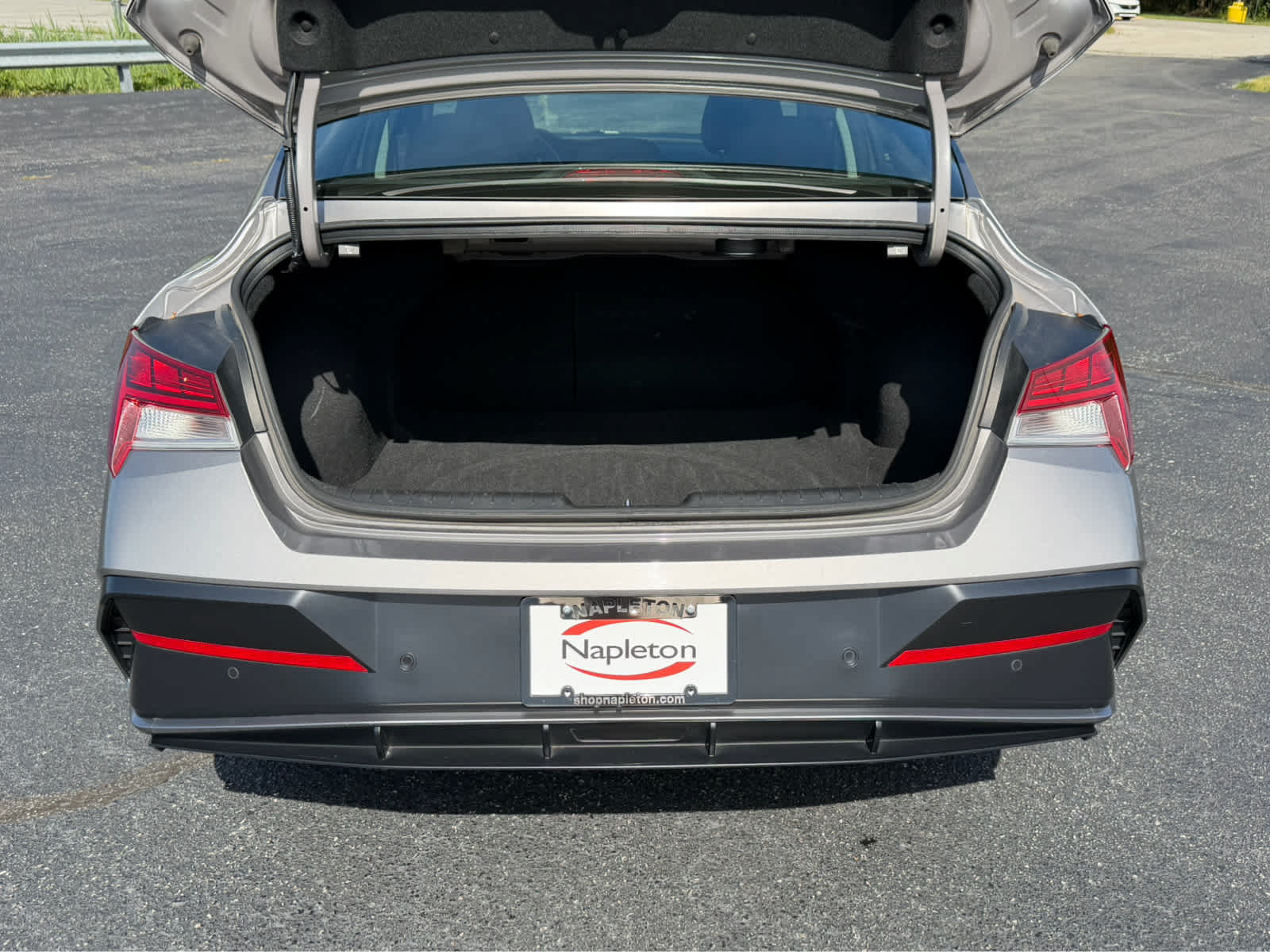 Used 2024 Hyundai Elantra Limited FWD image 7