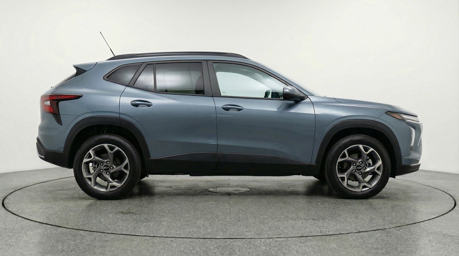 Used 2025 Chevrolet Trax LT w/ LT Convenience Package FWD image 11