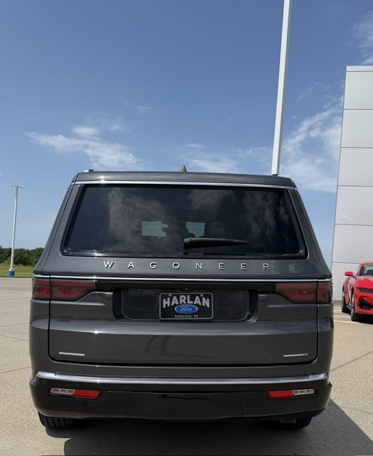 Used 2023 Jeep Wagoneer Series III w/ Premium Group I AWD/4WD image 5