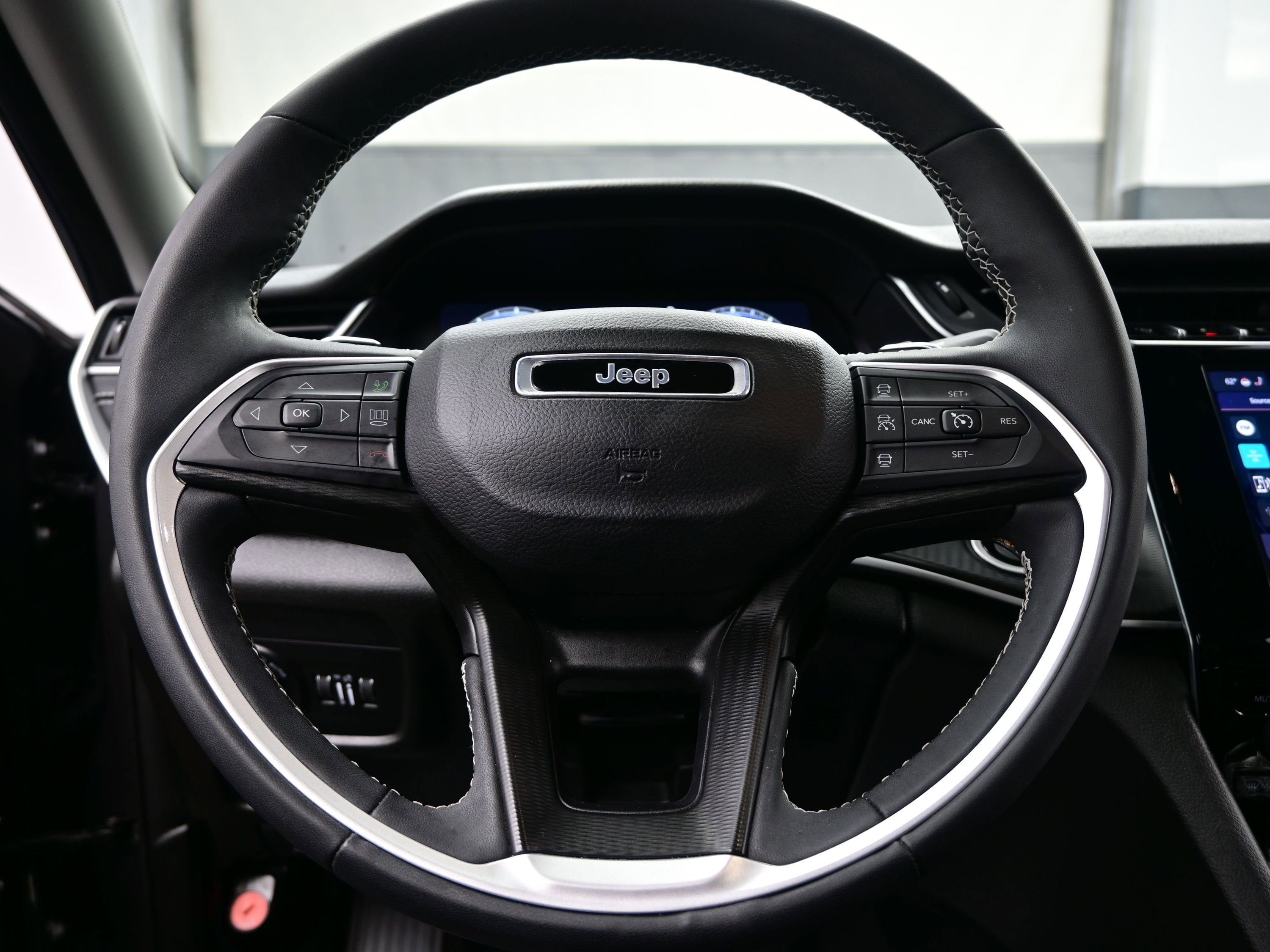 Used 2024 Jeep Grand Cherokee L Laredo w/ Luxury Tech Group I image 24