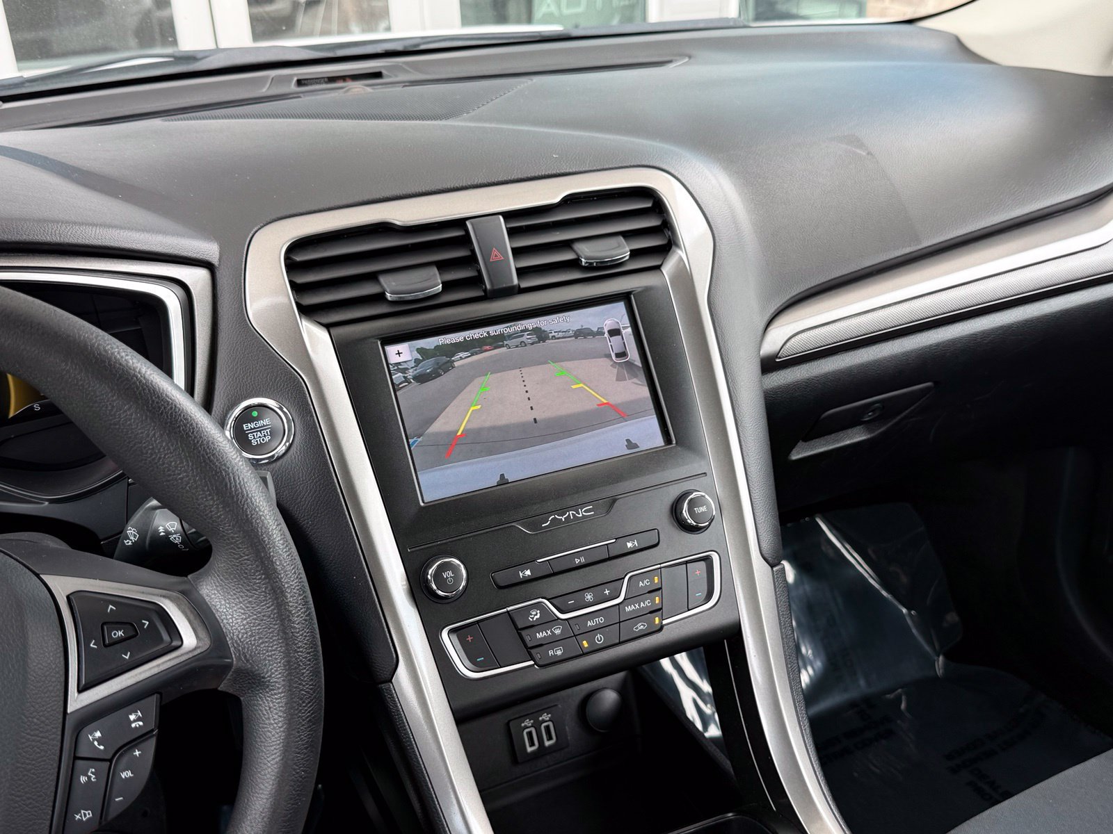 Used 2019 Ford Fusion SE FWD image 30