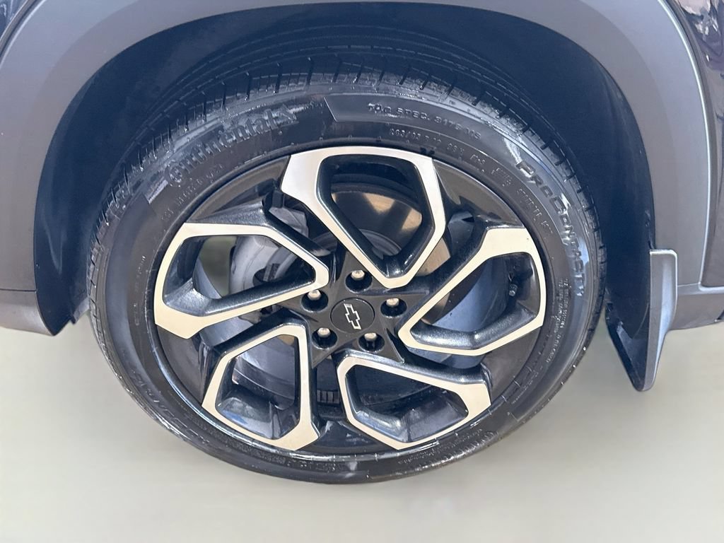 Used 2025 Chevrolet Trax RS w/ Sunroof Package FWD image 29